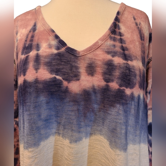 Gimmicks size M tie-dyed  top - Picture 5 of 7